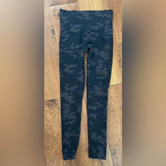 SPANX Womens leggings Sz XS extra small Camo - Picture 5 of 6